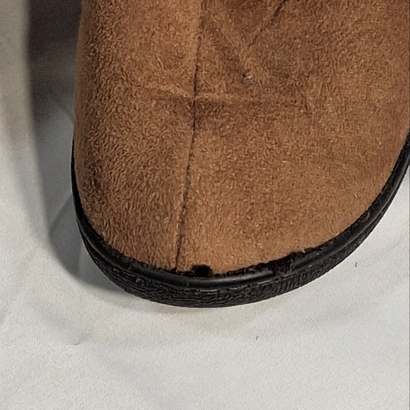 Women's Isotoner Size 8 Faux Fur Indoor/Outdoor Memory Foam Slippers - Picture 5 of 8